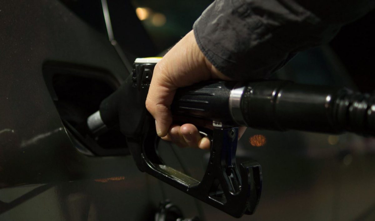 Onko sosialistihallitus Keskustan tuella nostamassa bensan hintaa 50 sentillä?